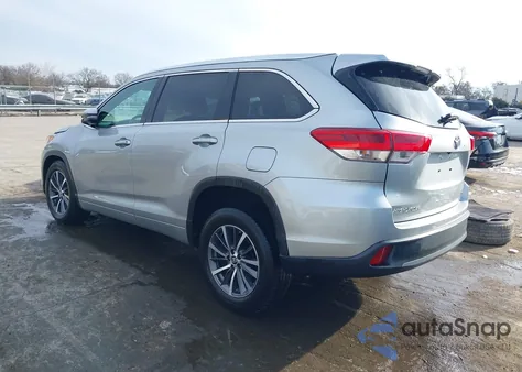 2018 Toyota Highlander Xle z USA, uszkodzony, nr VIN 5TDKZRFH7JS537429
